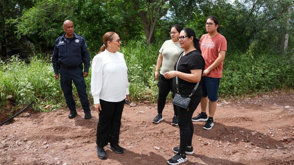 Realiza presidenta Karla Córdova recorrido en Guaymas 4 230