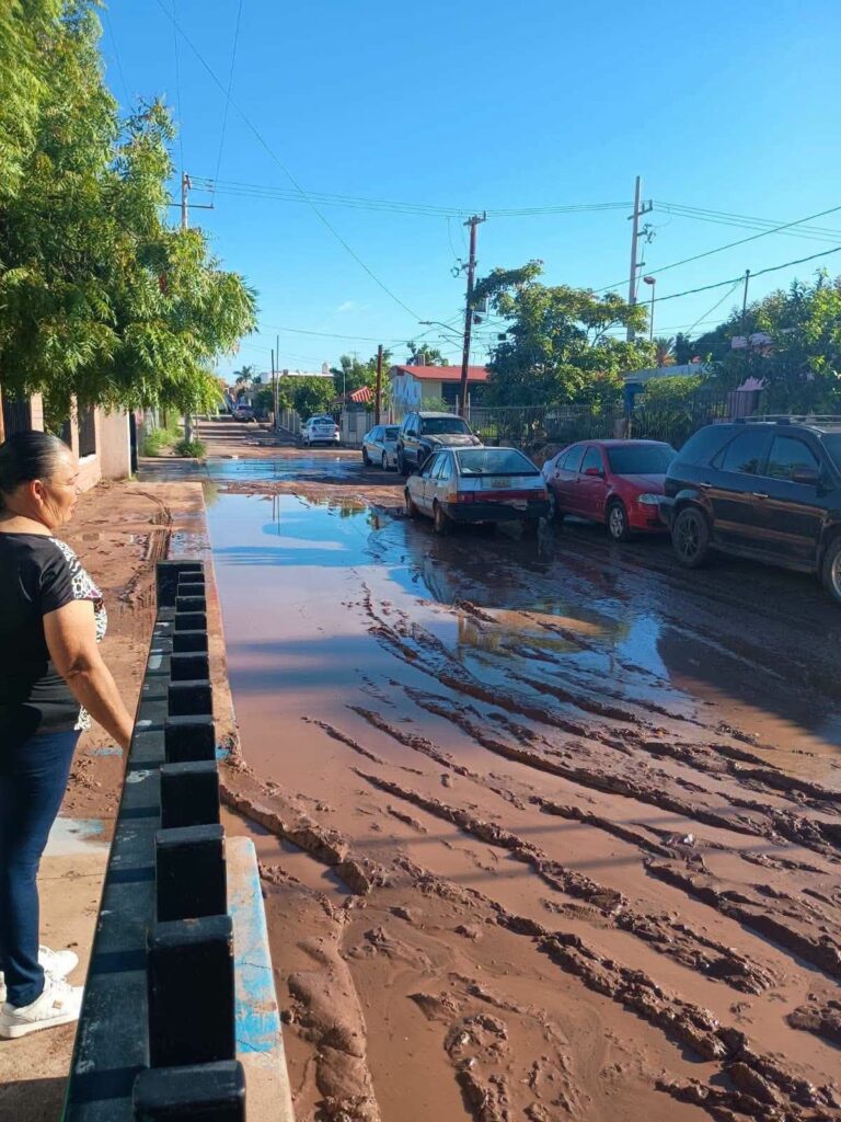 Afecta derrames de drenaje a escuela primaria en la colonia Loma Linda 1 260