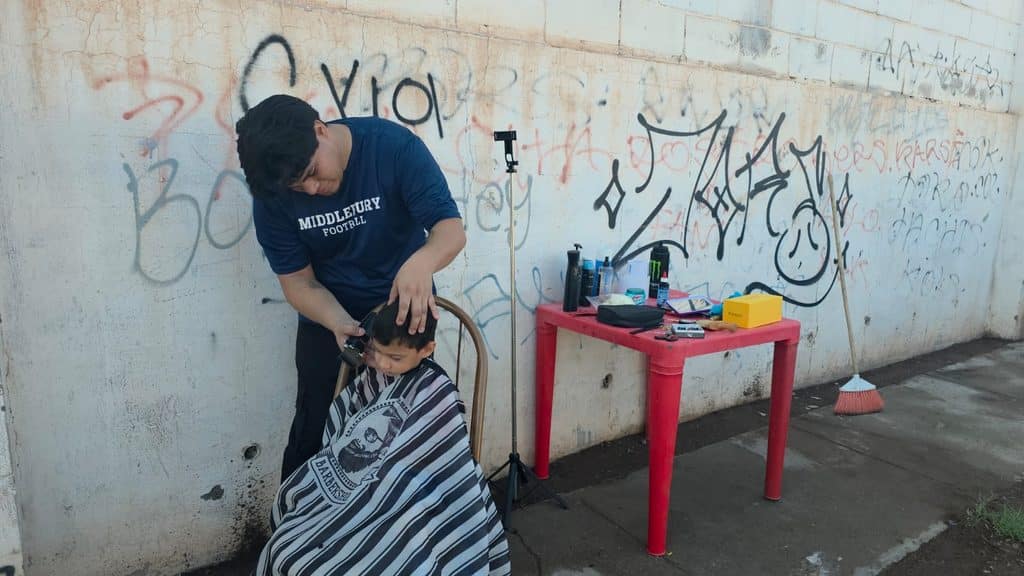 Ofrece joven peluquero corte de pelo gratis en Guaymas Norte 5 35