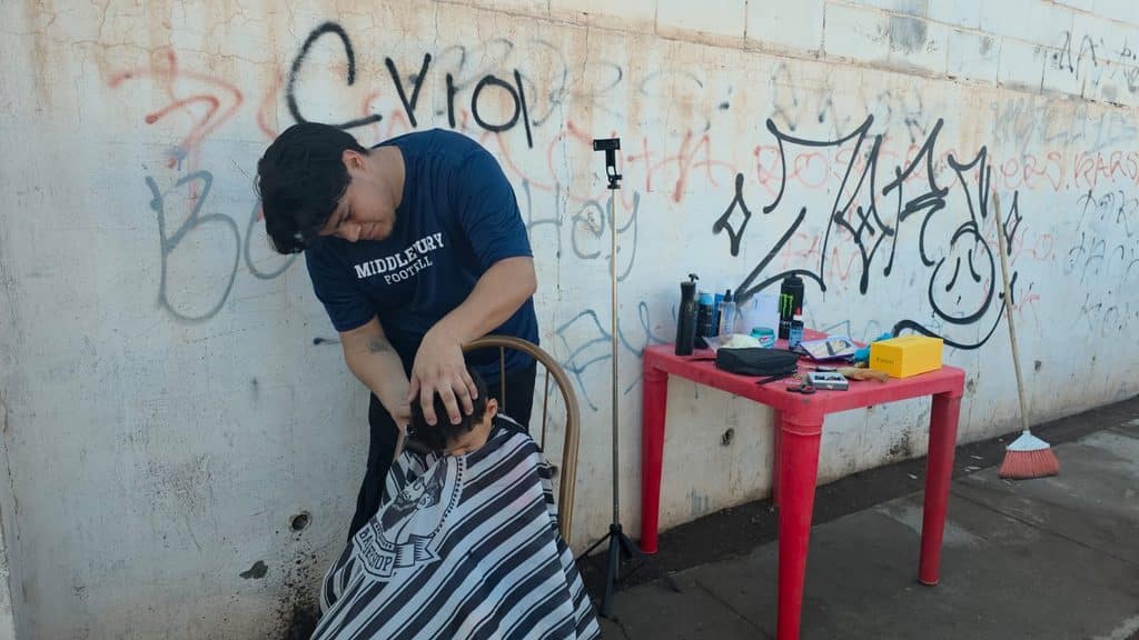 Ofrece joven peluquero corte de pelo gratis en Guaymas Norte 6 36