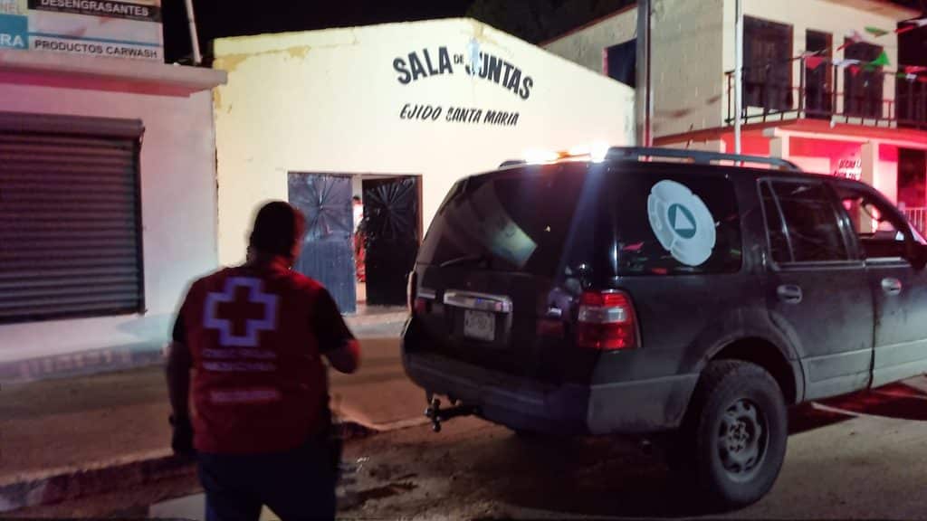 Evacuan a familias afectadas por inundaciones 3 405