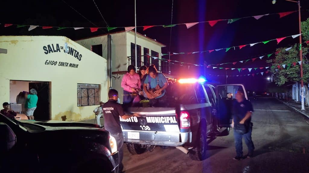 Evacuan a familias afectadas por inundaciones 5 407