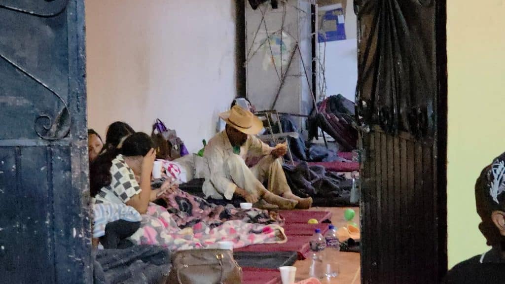 Evacuan a familias afectadas por inundaciones 7 409