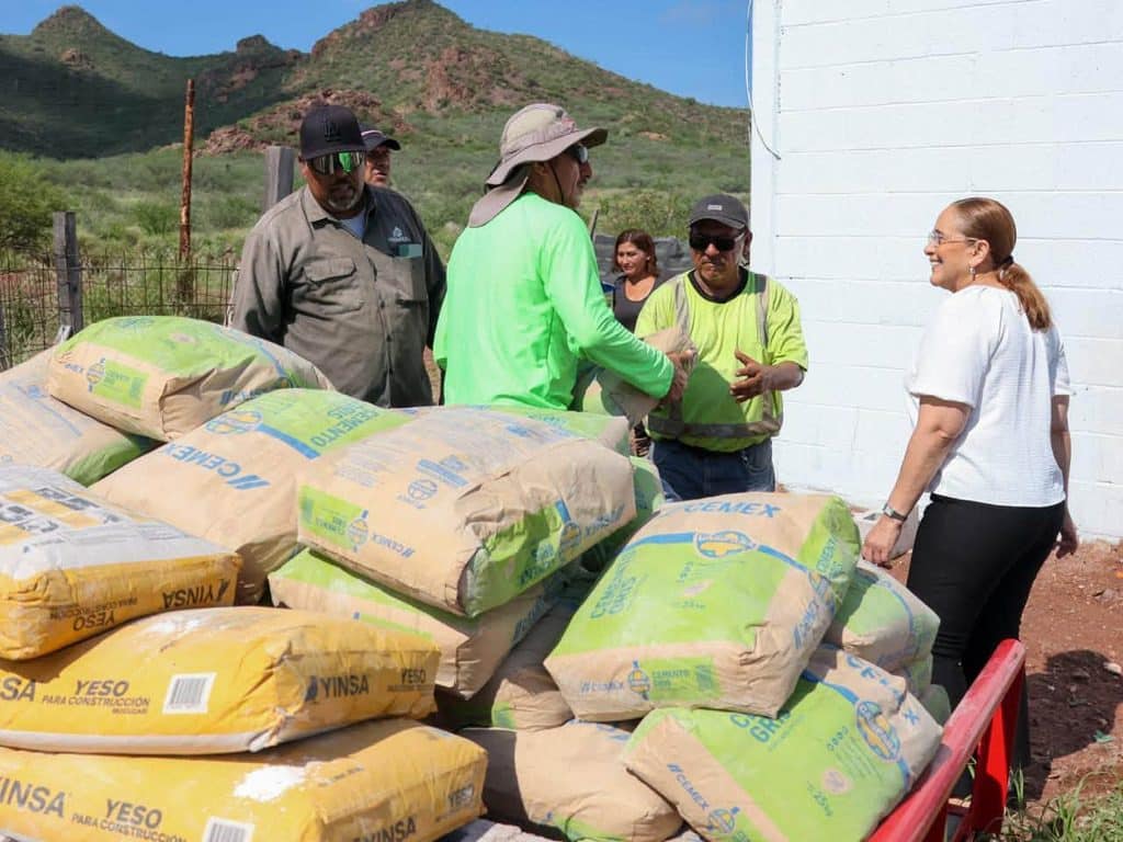 Apoya alcaldesa Karla Córdova a familias damnificadas 3 42