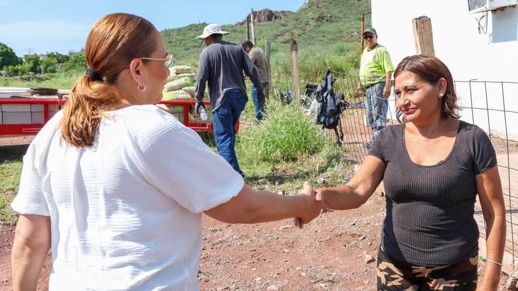 Apoya alcaldesa Karla Córdova a familias damnificadas 8 47
