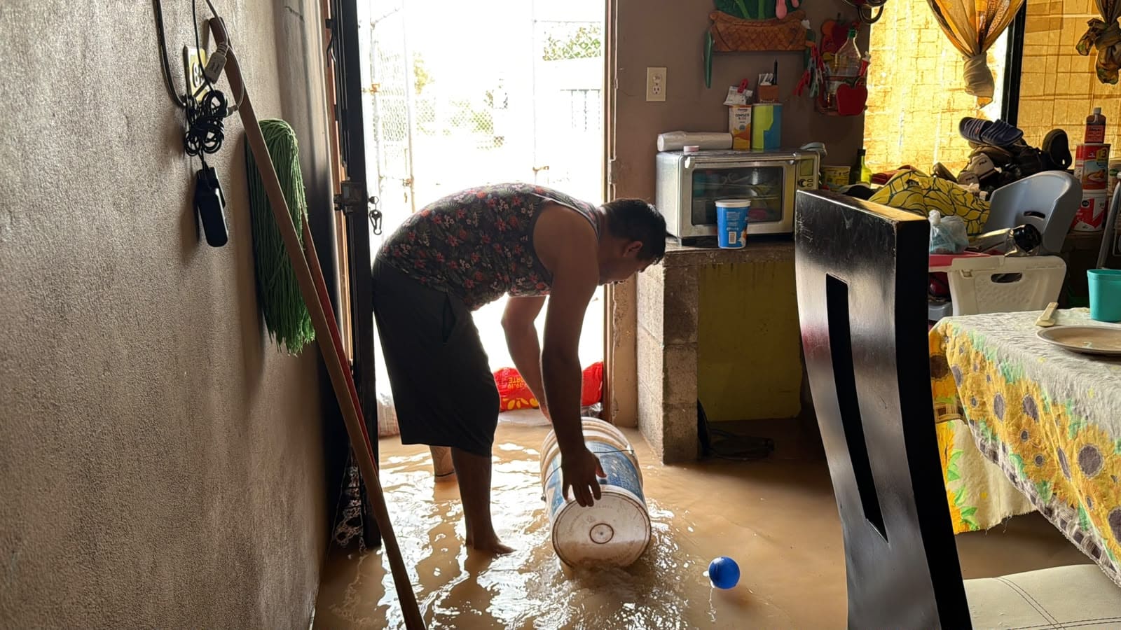 Se inundan dos comunidades rurales en el valle de Empalme