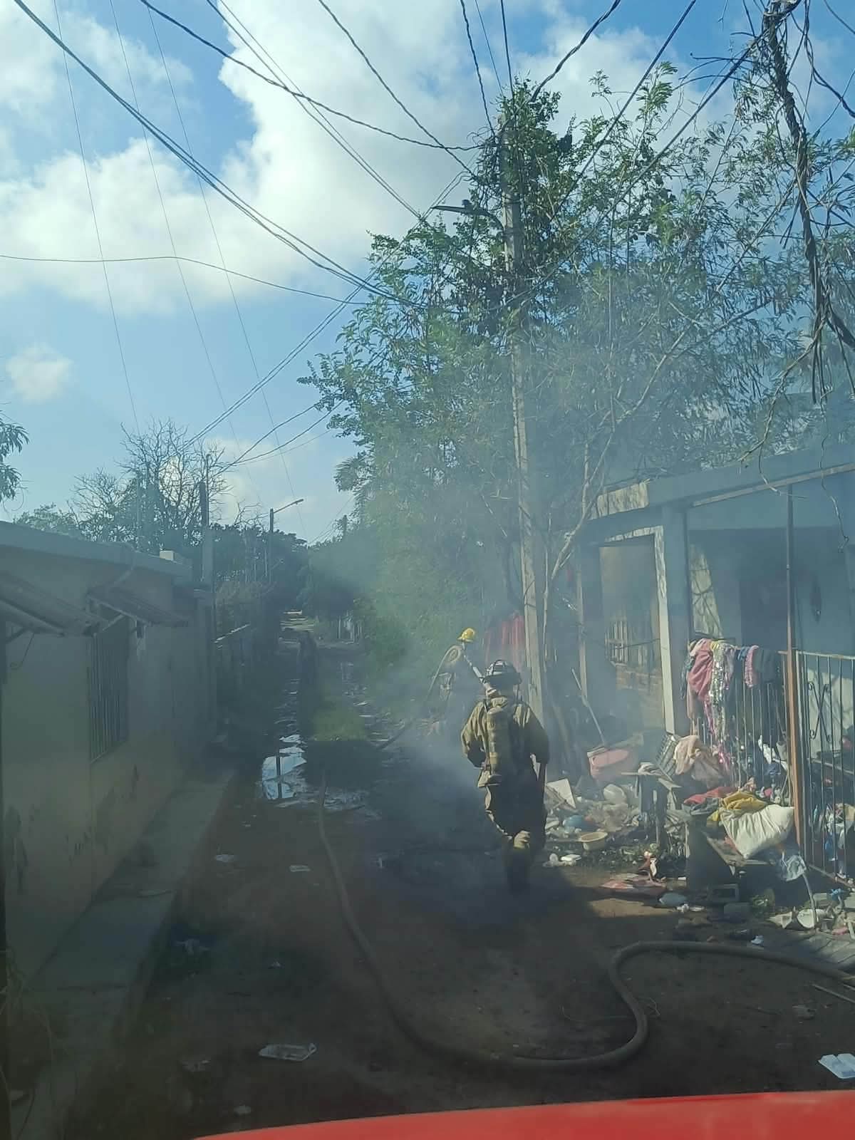 Arde vivienda en Empalme