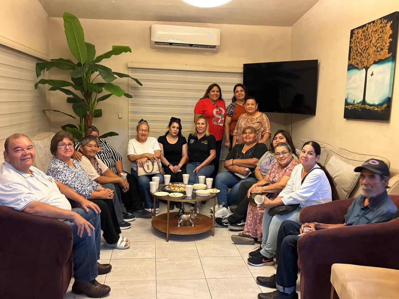 Claudia Lizárraga mantiene recorridos y encuentros con familias de Empalme