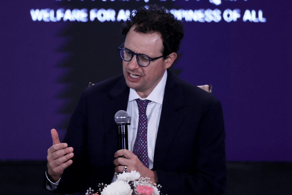 El CEO de Anthropic pide desacelerar el desarrollo de la IA 1 image