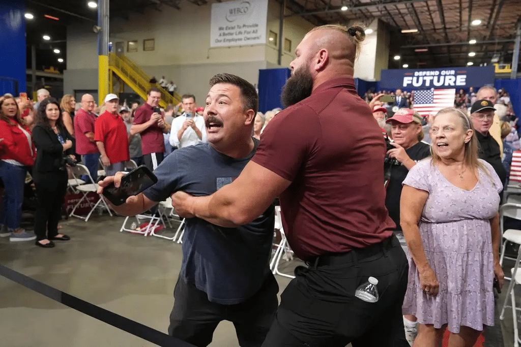 JD Vance confronta a manifestante durante acto de campaña en Kansas 1 image