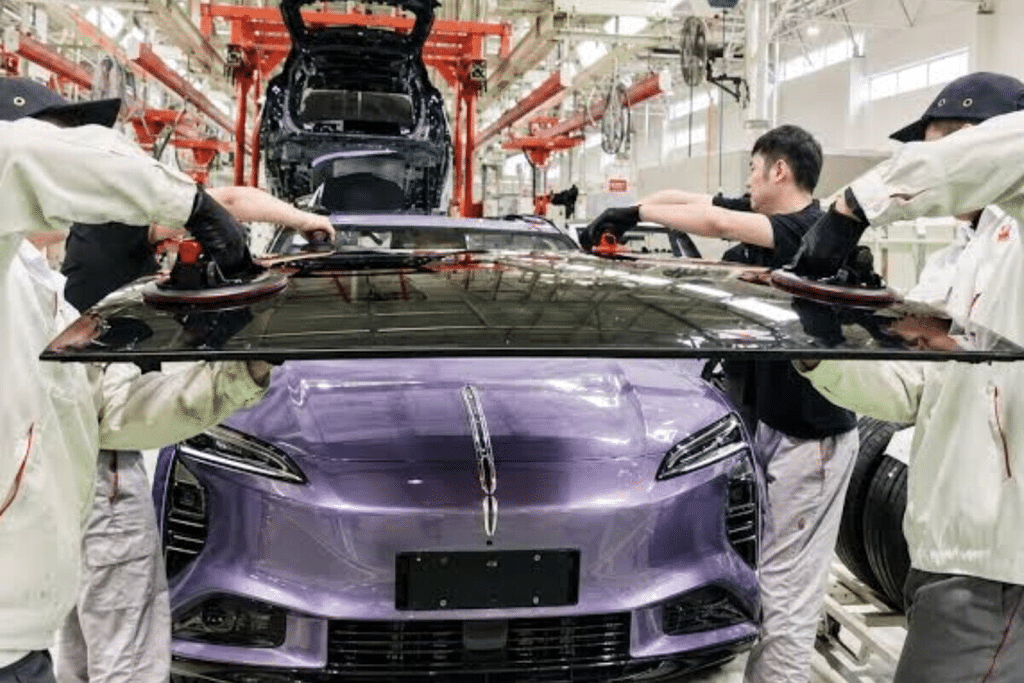 El reto de los autos eléctricos con paneles solares integrados 1 image