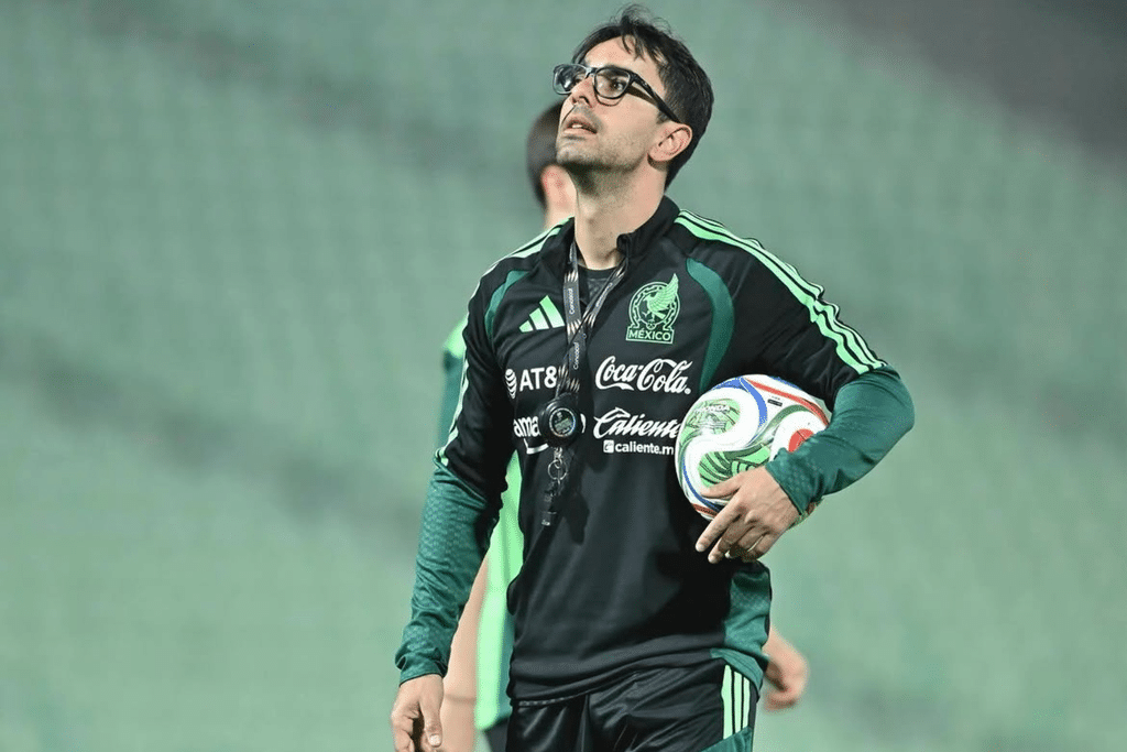 El preparador físico español Pol Lorente deja la Selección Mexicana 1 image