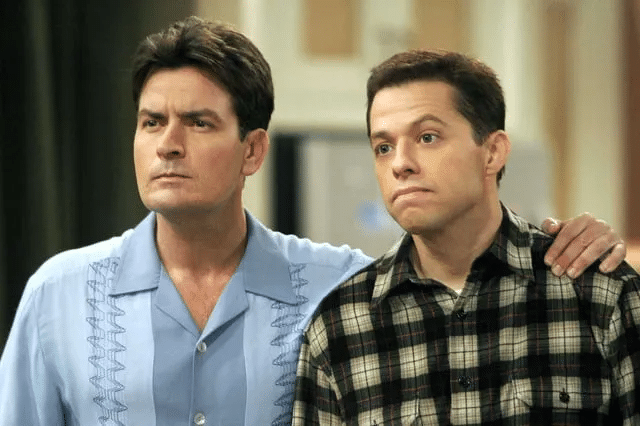 El sueldo de Charlie Sheen en Dos hombres y medio se duplicó pese a sus escándalos 1 image