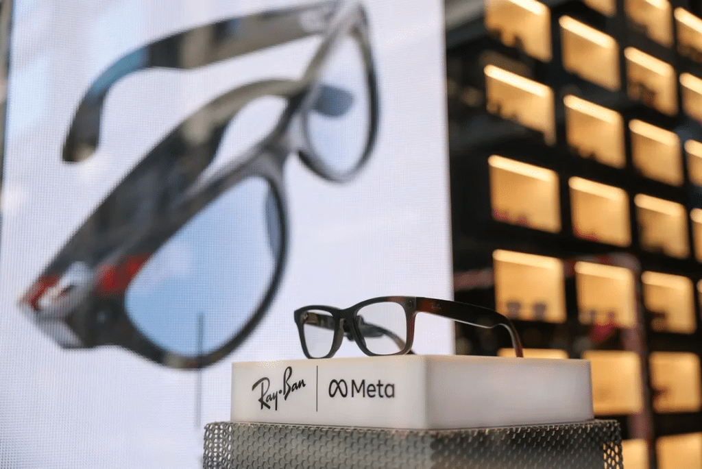 Londres instala cámaras para monitorear el uso de gafas inteligentes mientras se conduce 1 image