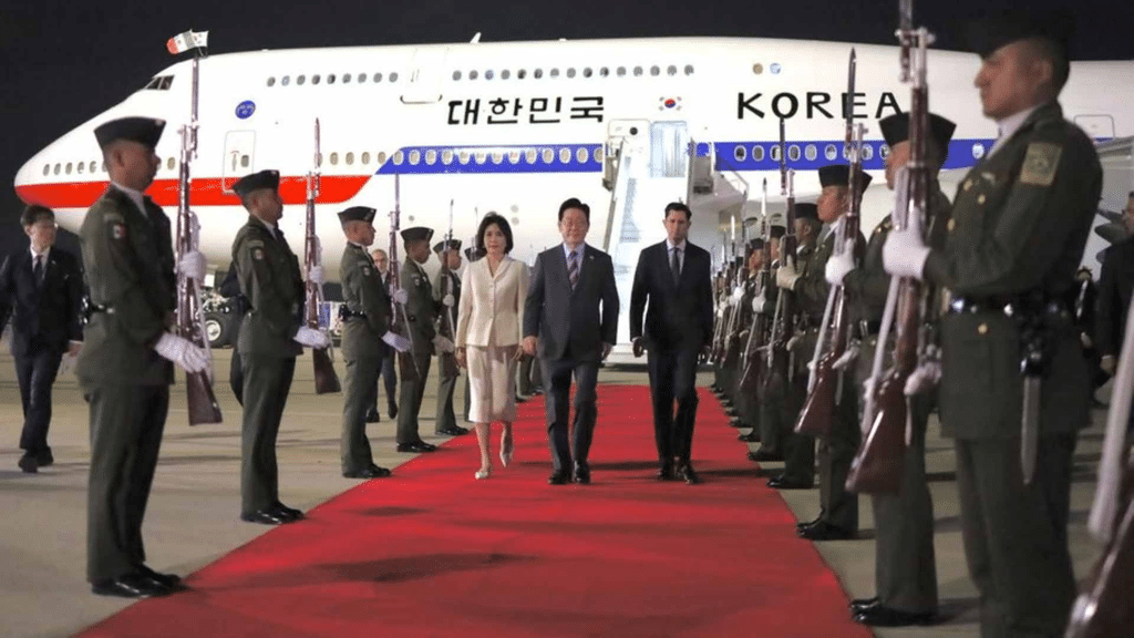 Presidente surcoreano Lee Jae-myung llega a México para reunirse con Sheinbaum 1 image