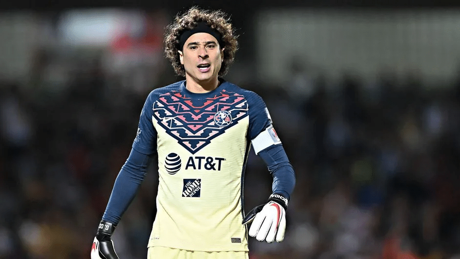 El 'Mono' Osuna revela el millonario salario que percibía Guillermo Ochoa en el América 1 image