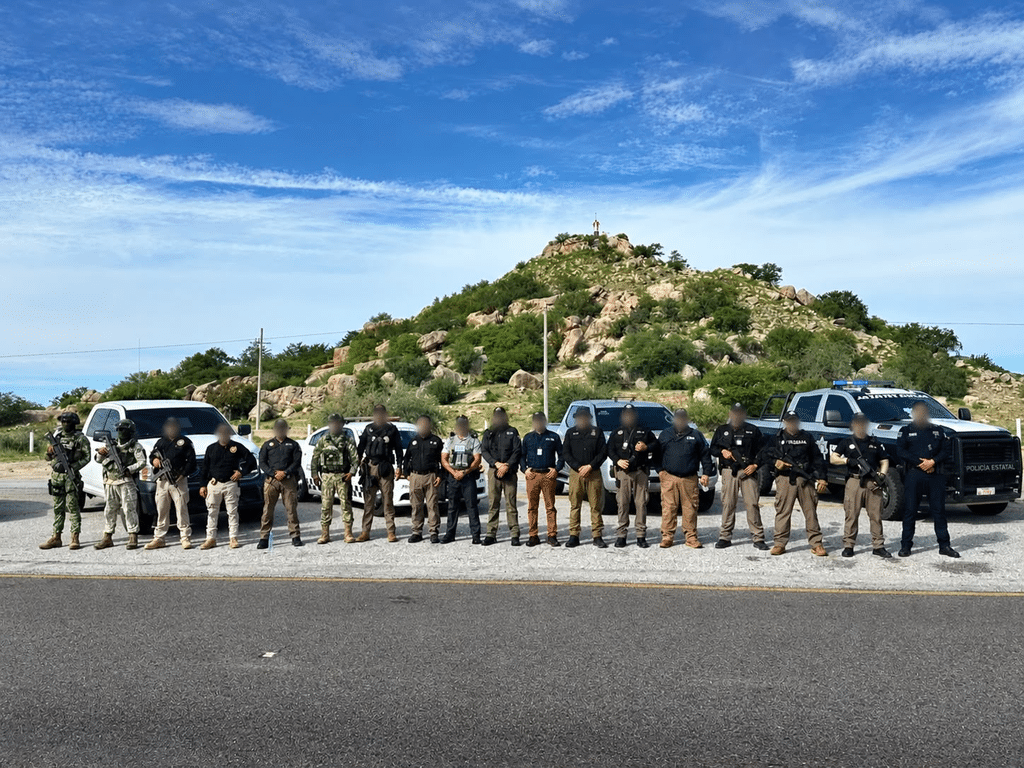 Autoridades federales y estatales mantienen vigilancia en carreteras de Sonora para prevenir retenes ilegales 2 image