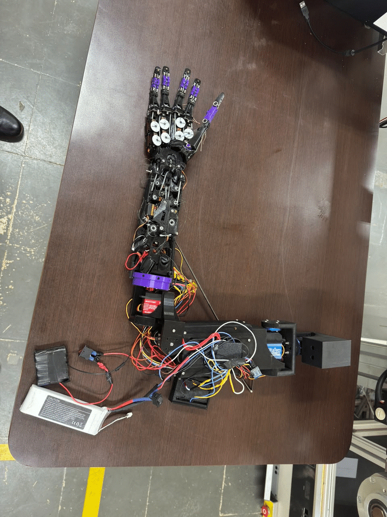 Alumnado del Itescan desarrolla proyecto de brazo robótico para su uso en la industria y el sector médico 2 image