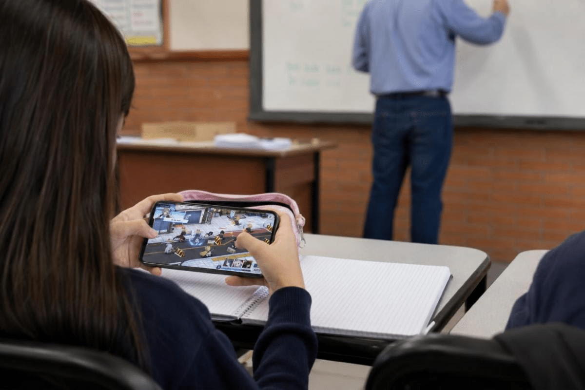 Promueve Salud Sonora uso responsable de celulares para cuidar la salud mental de niñas y niños