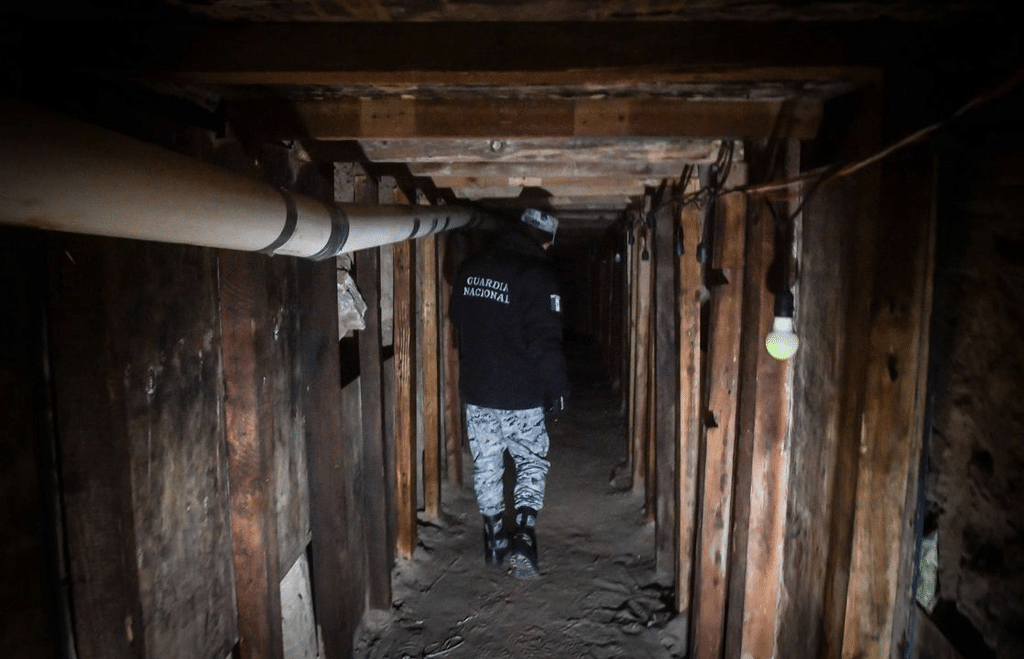 Mexicano se declara culpable por traficar migrantes mediante túnel 1 image