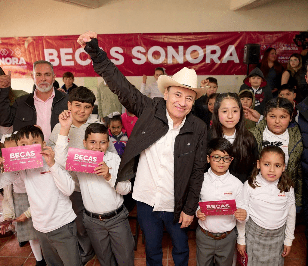 Alfonso Durazo cambia el futuro de una generación con más de 736 mil becas entregadas 2 image