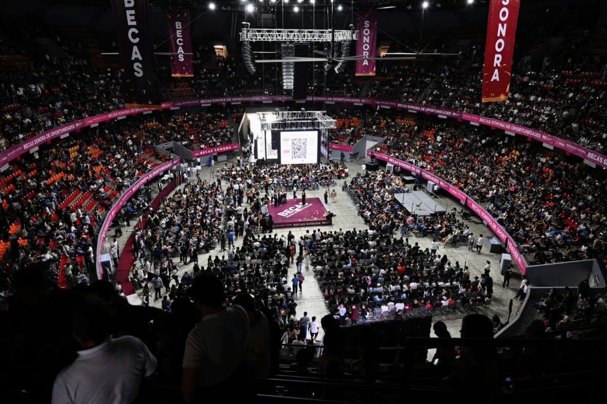 Alfonso Durazo cambia el futuro de una generación con más de 736 mil becas entregadas