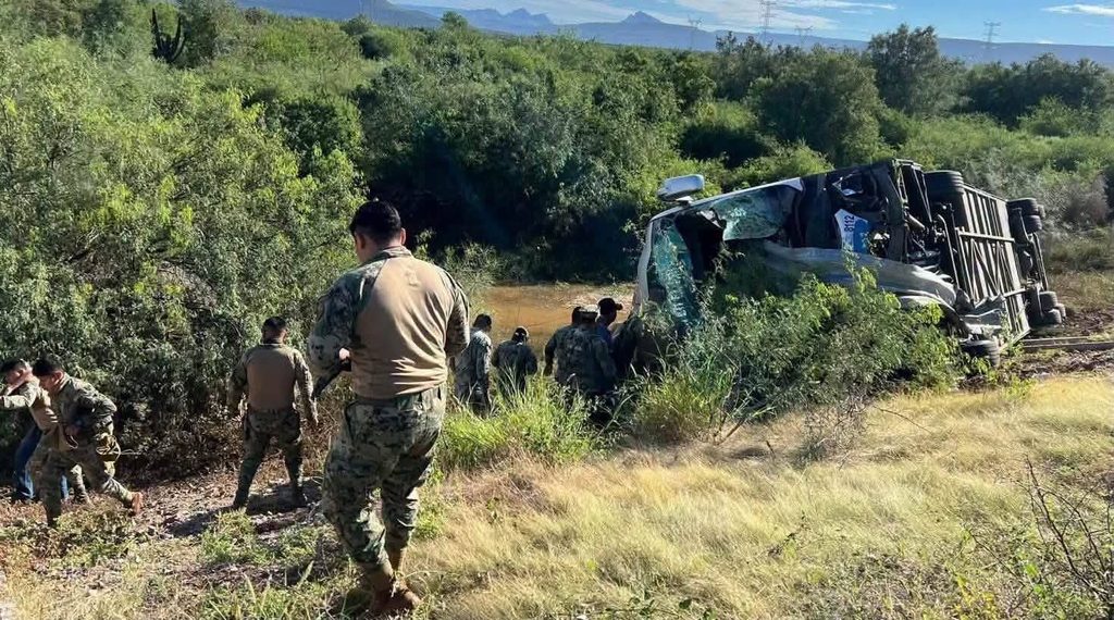 Mueren dos en “camionazo”; resultan ocho personas lesionadas 1 109