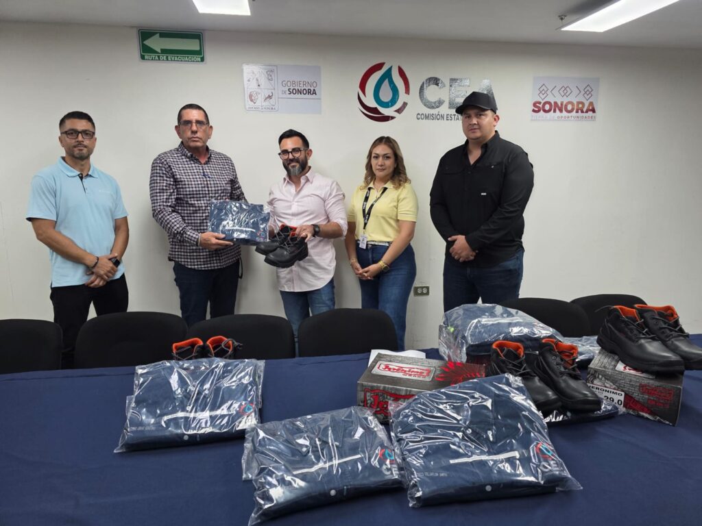 Entrega CEA uniformes para trabajadores 1 168