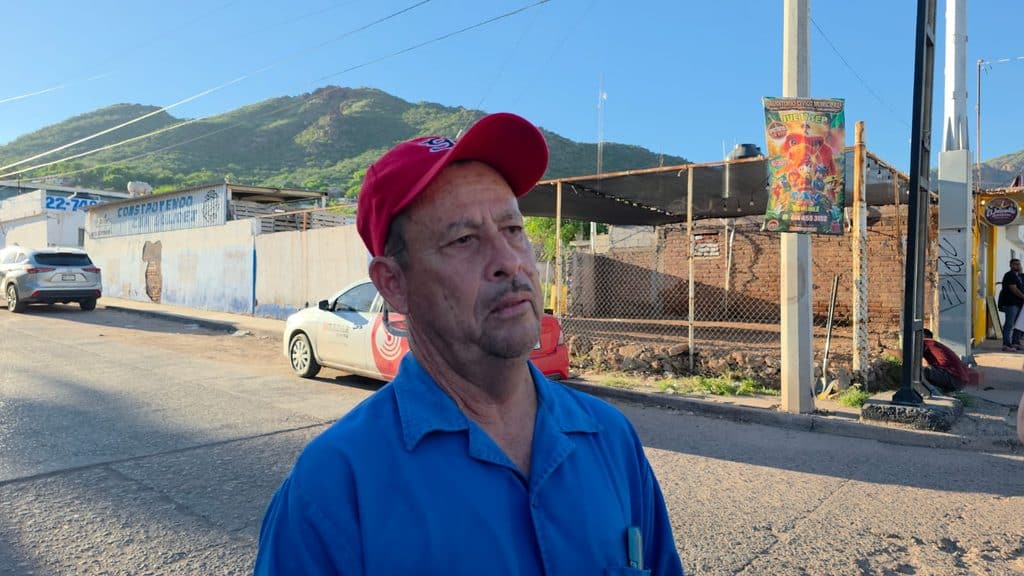 Se manifiestan personal del IMSS en Guaymas 2 180