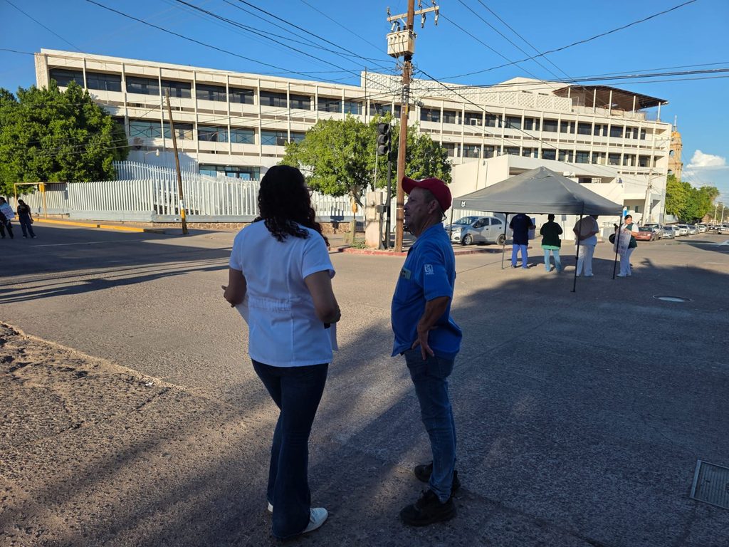 Se manifiestan personal del IMSS en Guaymas 4 182