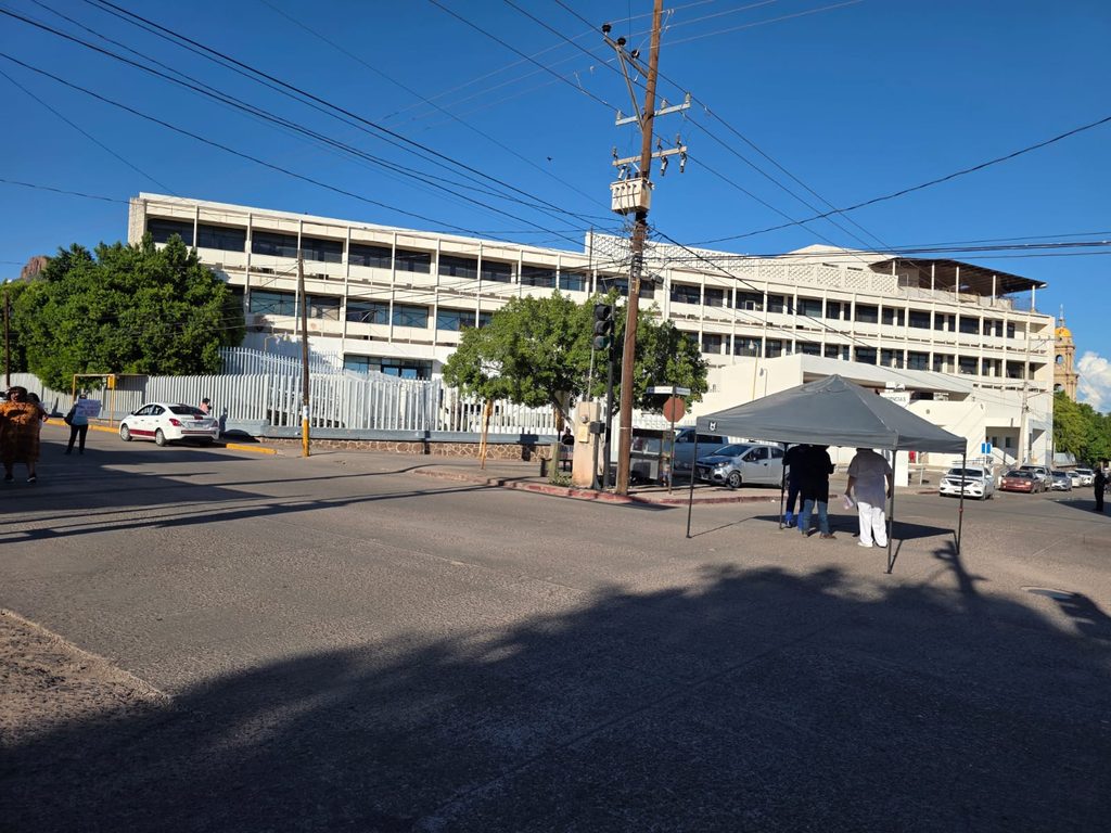 Se manifiestan personal del IMSS en Guaymas 6 184