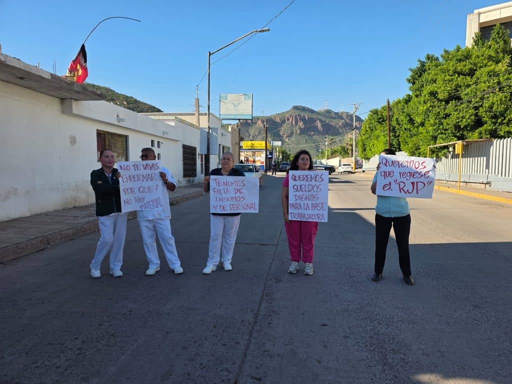 Se manifiestan personal del IMSS en Guaymas 10 188