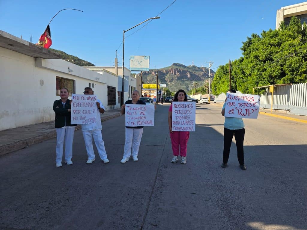 Se manifiestan personal del IMSS en Guaymas 11 189