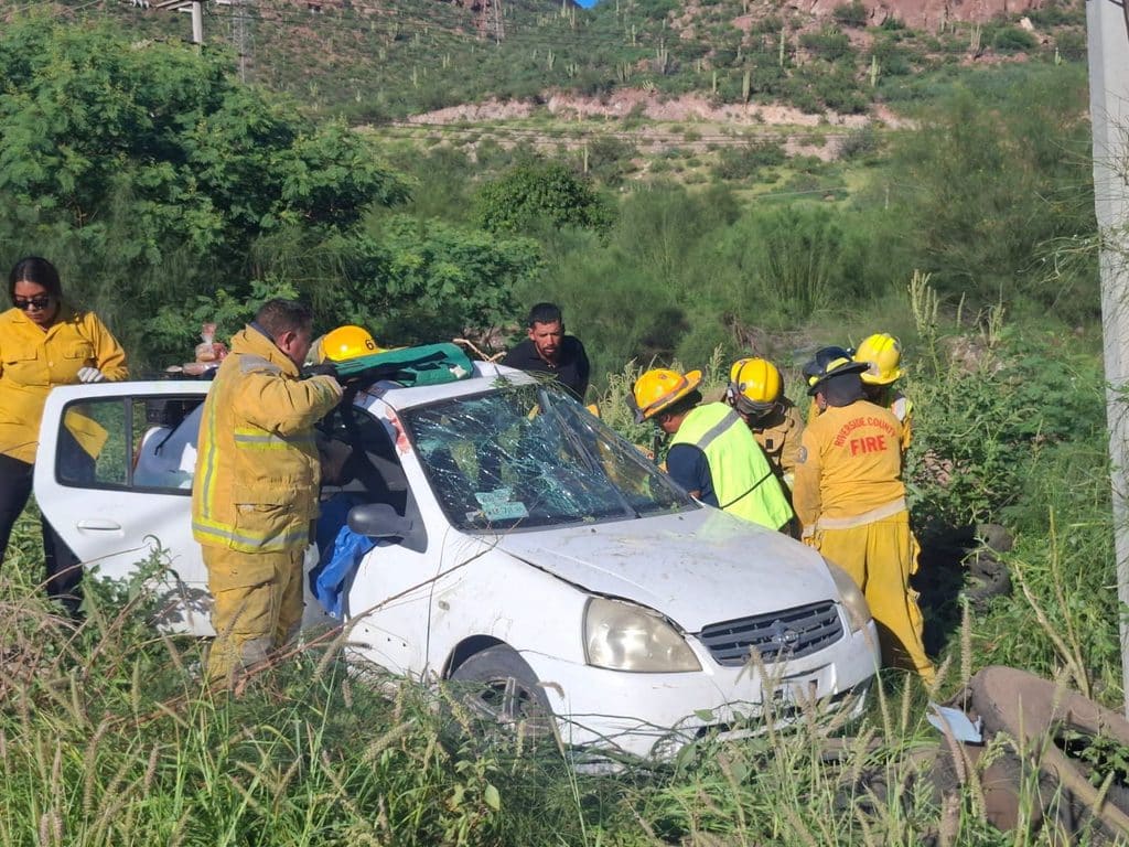 Resulta conductora prensada y dos niñas lesionadas en impresionante choque 1 265