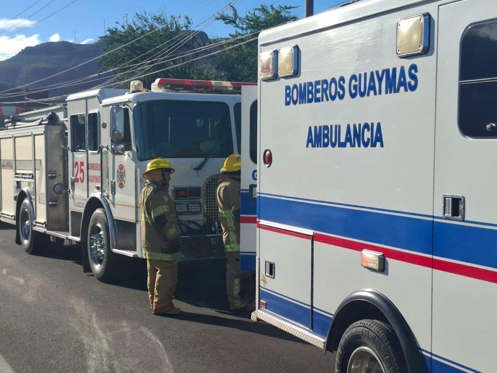 Resulta conductora prensada y dos niñas lesionadas en impresionante choque 3 267