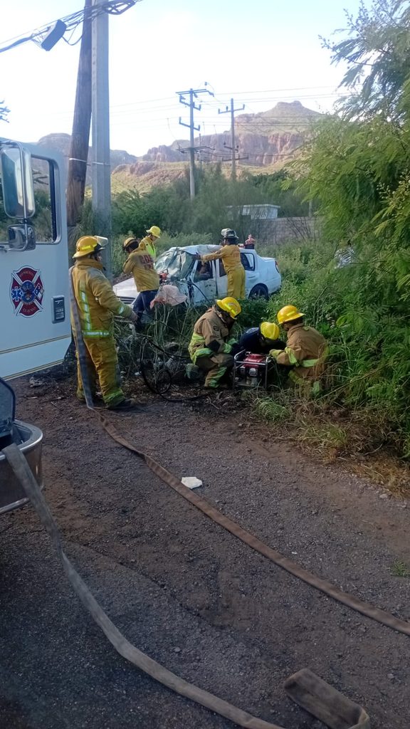 Resulta conductora prensada y dos niñas lesionadas en impresionante choque 4 268