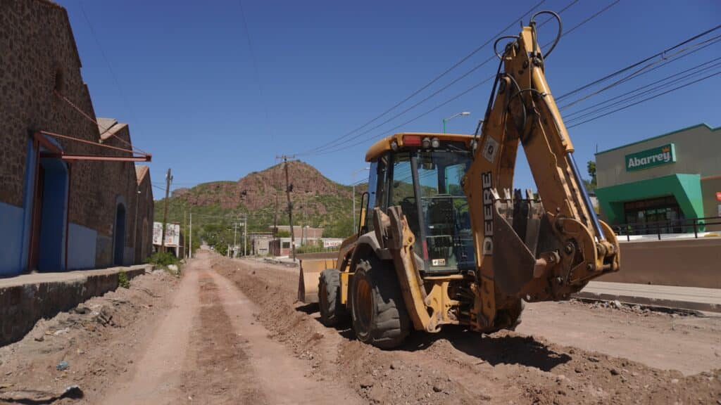 Registra 45 % avance de pavimentación en la colonia Golondrinas 1 348