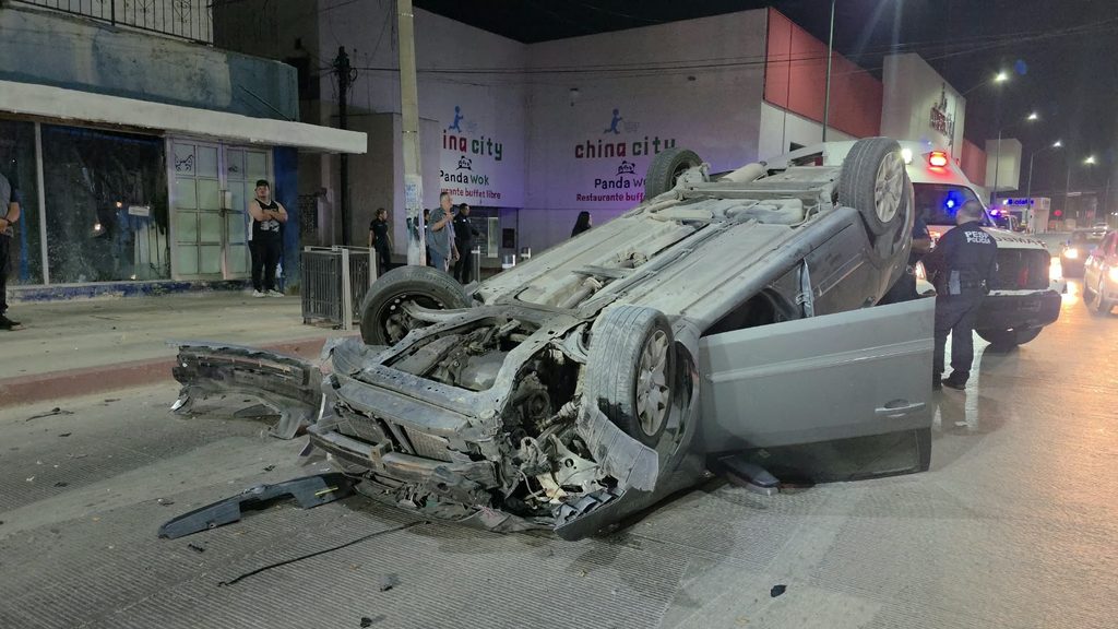 Resulta pareja lesionada en volcadura de auto 6 532