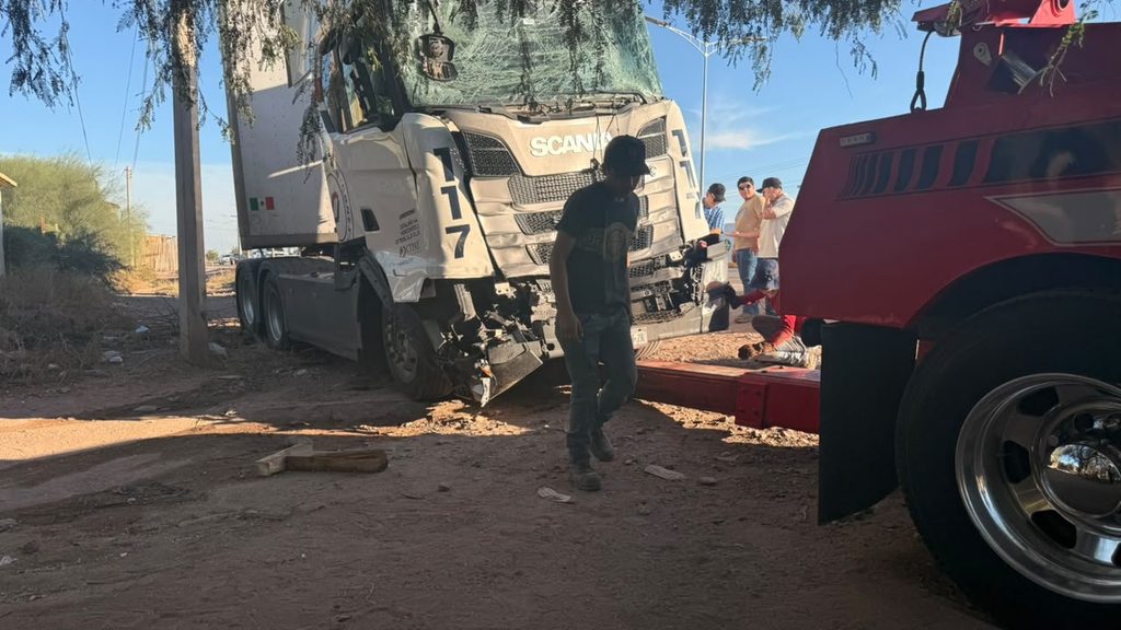 Impacta tráiler a autobús en Vícam 1 535