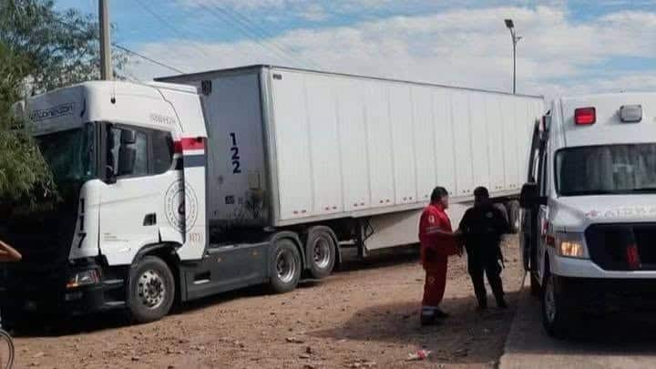 Impacta tráiler a autobús en Vícam 4 538