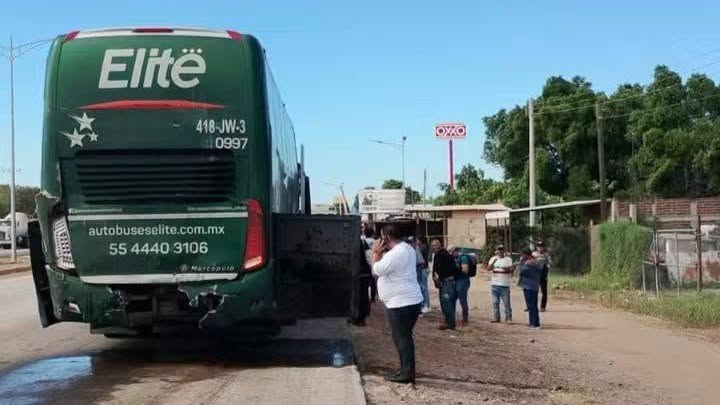Impacta tráiler a autobús en Vícam 5 539