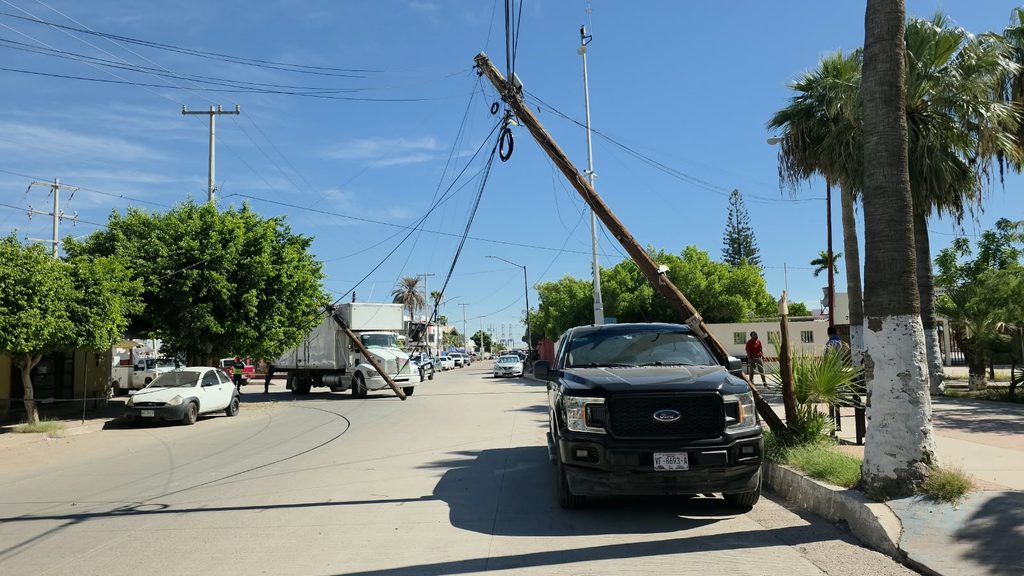 Derrumba ‘tortón’ postes de Telmex 4 544