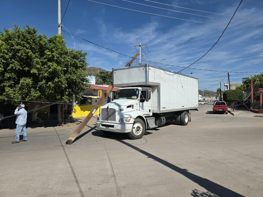 Derrumba ‘tortón’ postes de Telmex 8 548