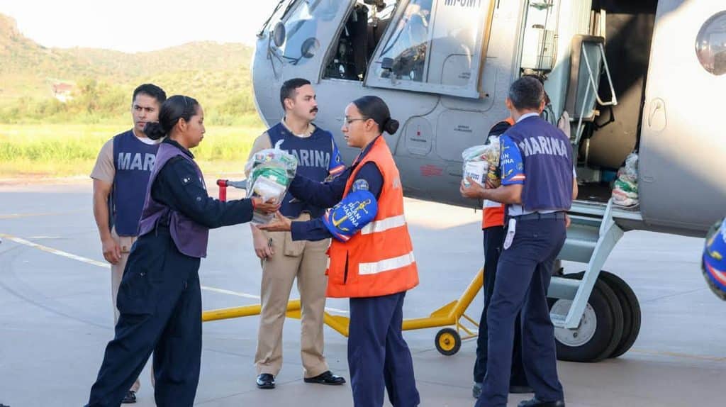 Activan puente aéreo para entrega de víveres 13 598