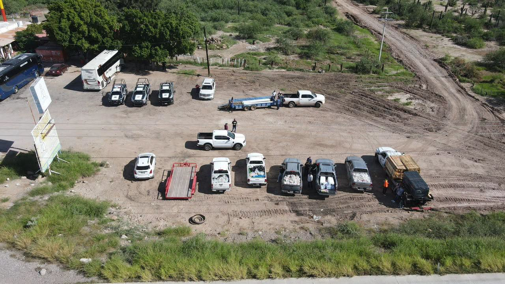 Apoyan a familias afectadas por el huracán Polo 3 846646230_2158792495033729_7332714201989402506_n