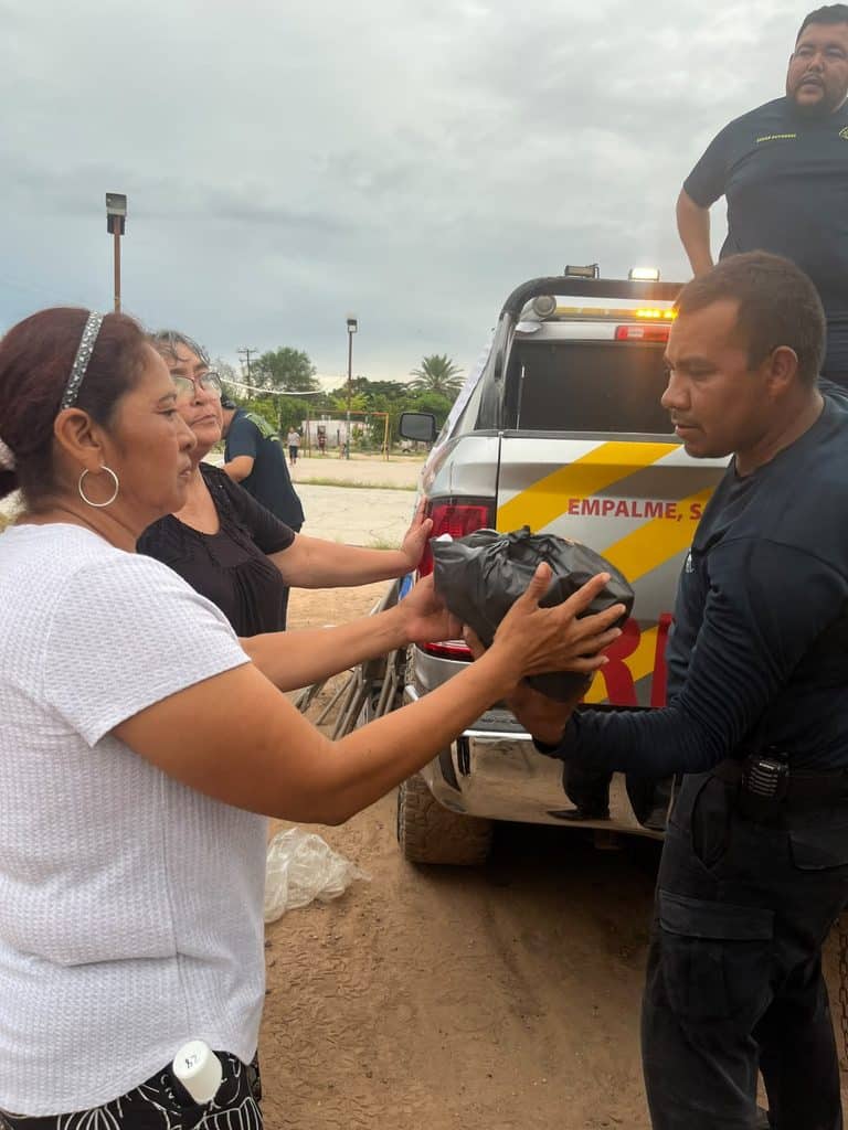 Respaldan paramédicos de CNE a damnificados en el ejido Juan Rodríguez 4 93