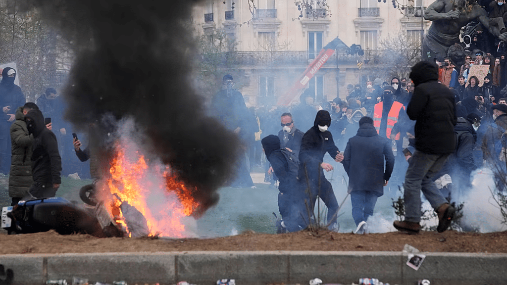 Francia prepara toques de queda y promete una respuesta penal masiva tras protestas 1 image