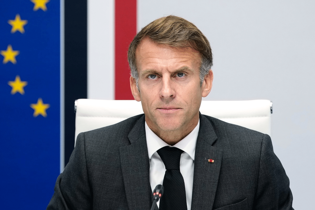 Macron anuncia restricciones a las manifestaciones en Francia y convoca Consejo de Defensa 1 image