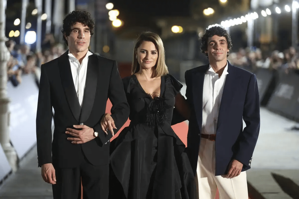 El hijo de Javier Bardem y Penélope Cruz debuta en el cine con La bola negra 1 image