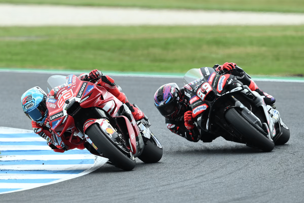 Márquez gana la sprint y Martín sufre una fractura 1 image